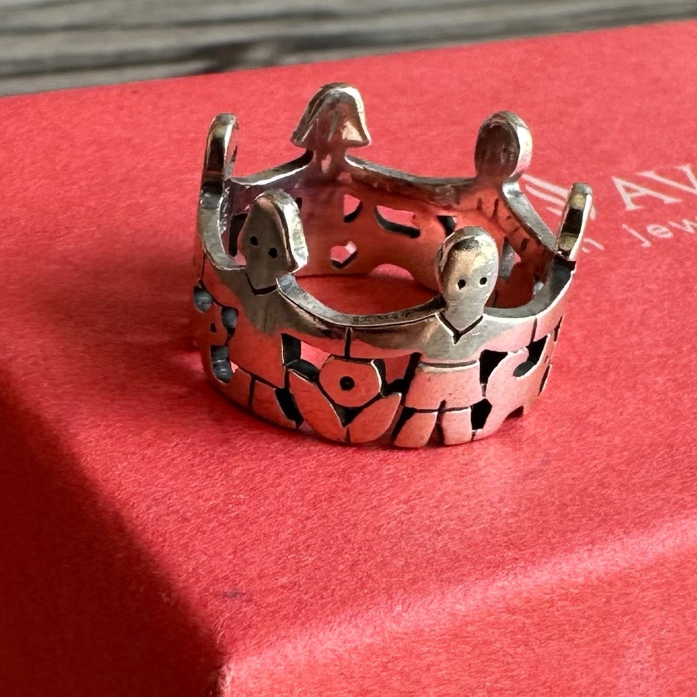 James Avery Retired Paper Dolls ring size 5 great condition